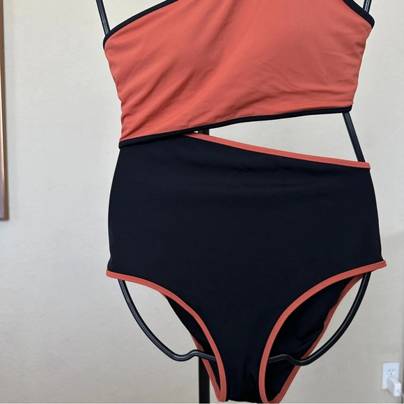 Victoria‎ Secret Cutout One-Piece Swimsuit NWOT color block - Picture 5 of 11